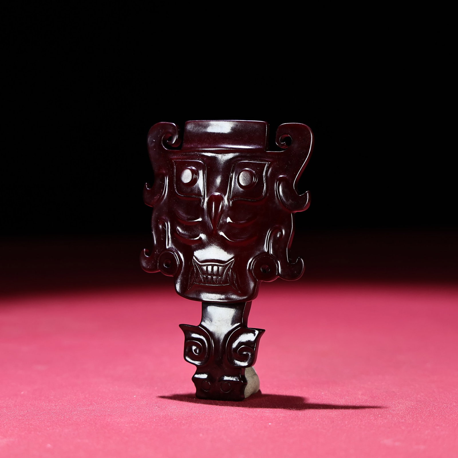 An Exquisite Red Jade Human face Pattern Ornament - 2