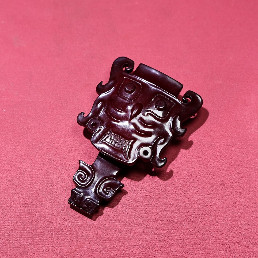 An Exquisite Red Jade Human face Pattern Ornament - 7