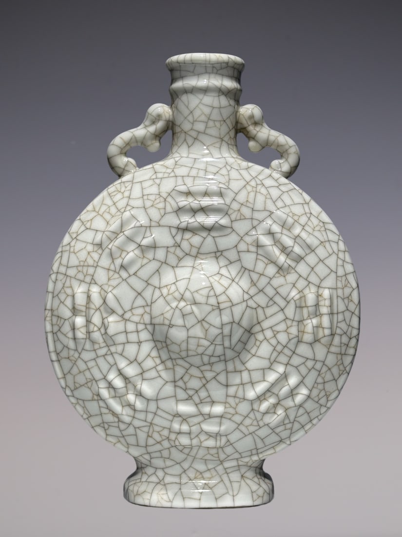 An Exquisite Ge yao Trigram Pattern Double-Ears Vase: An Exquisite Ge yao Trigram Pattern Double-Ears Vase Qing Dynasty, China Qianlong Six-character Mark Size:12.8inx9.1in哥釉八卦双耳抱月瓶