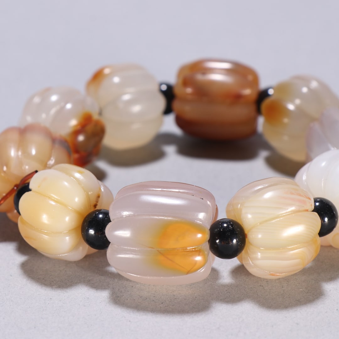 An Exquisite Agate Bracelets - 2