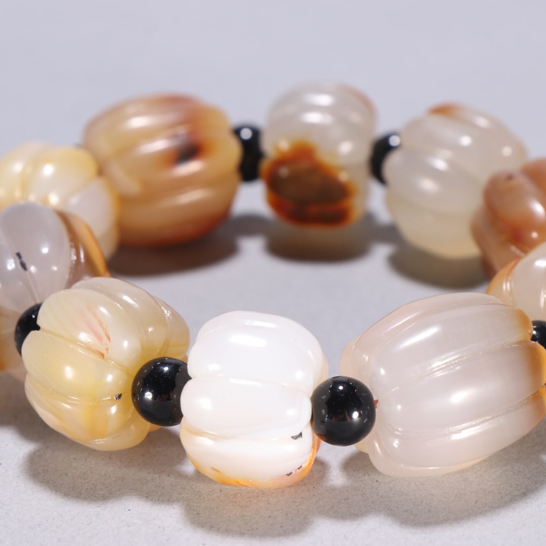 An Exquisite Agate Bracelets - 4