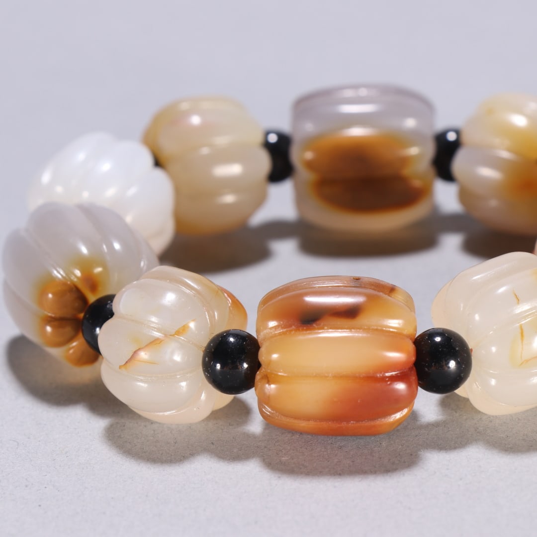 An Exquisite Agate Bracelets - 6