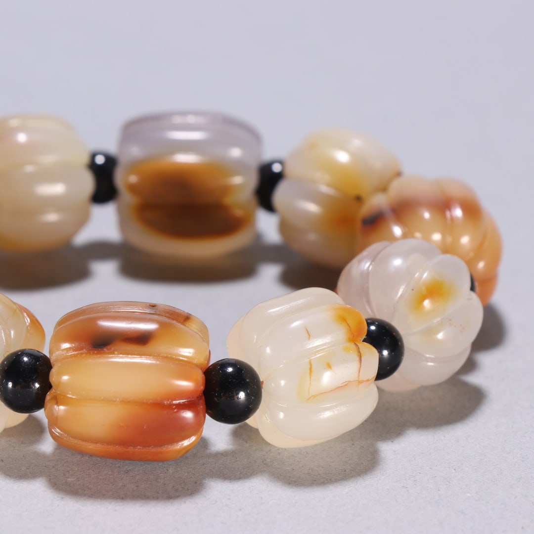An Exquisite Agate Bracelets - 7