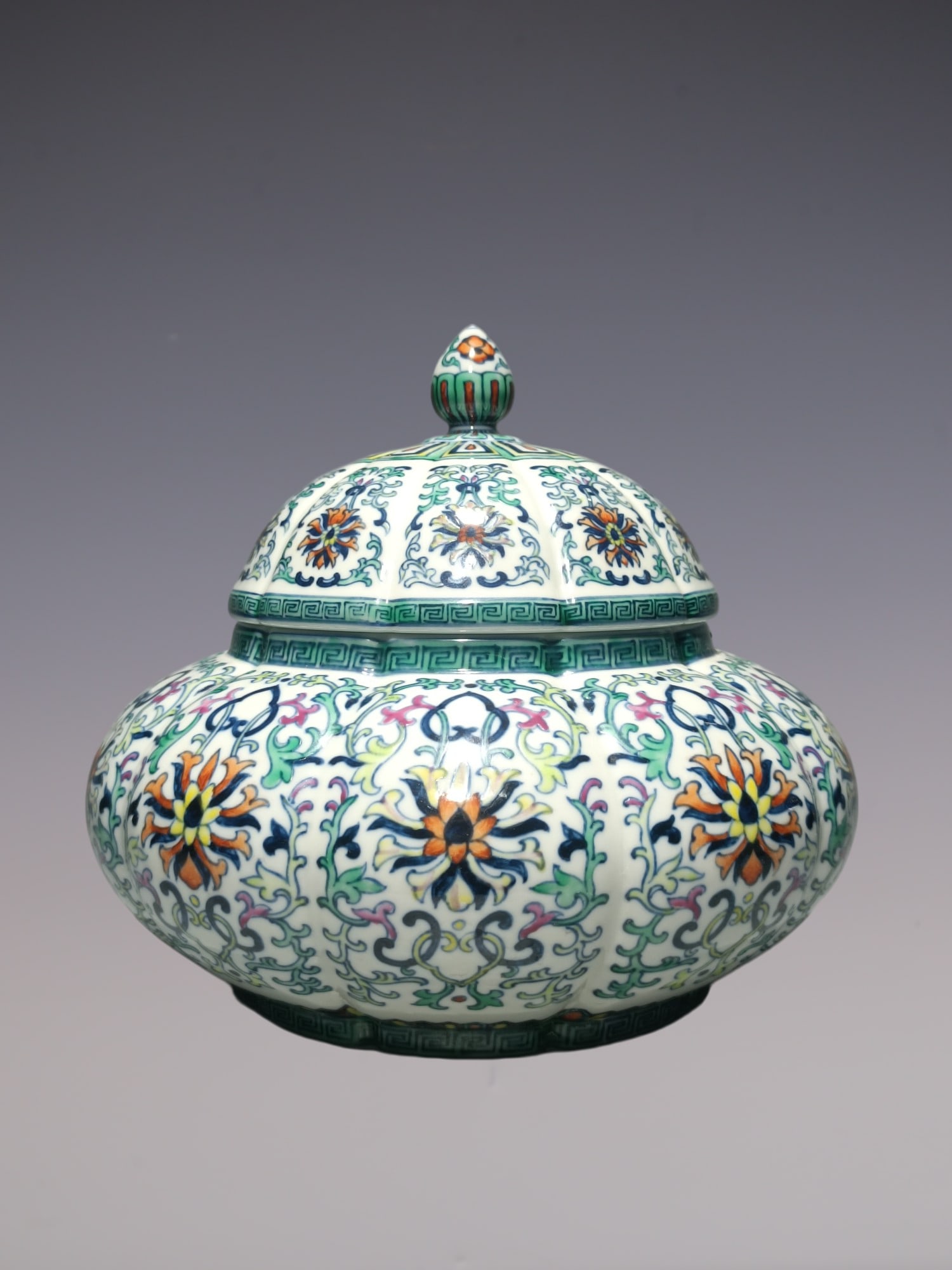An Exquisite Doucai Lotus Pattern Jar - 3
