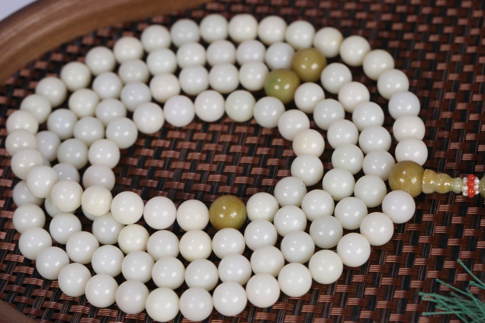An Exquisite White Jade Bracelets - 2
