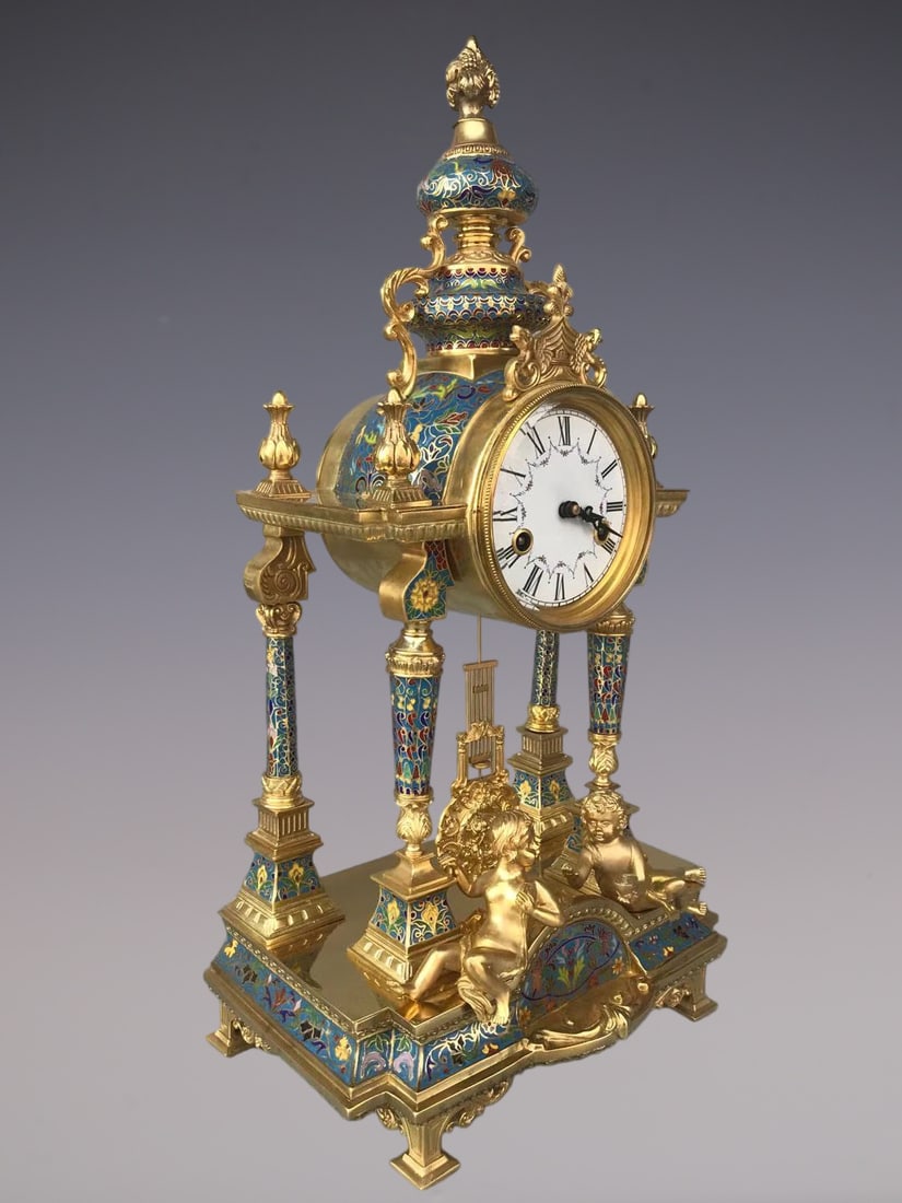 An Exquisite Gilt Bronze Lotus Pattern Figure Pattern Clock - 2