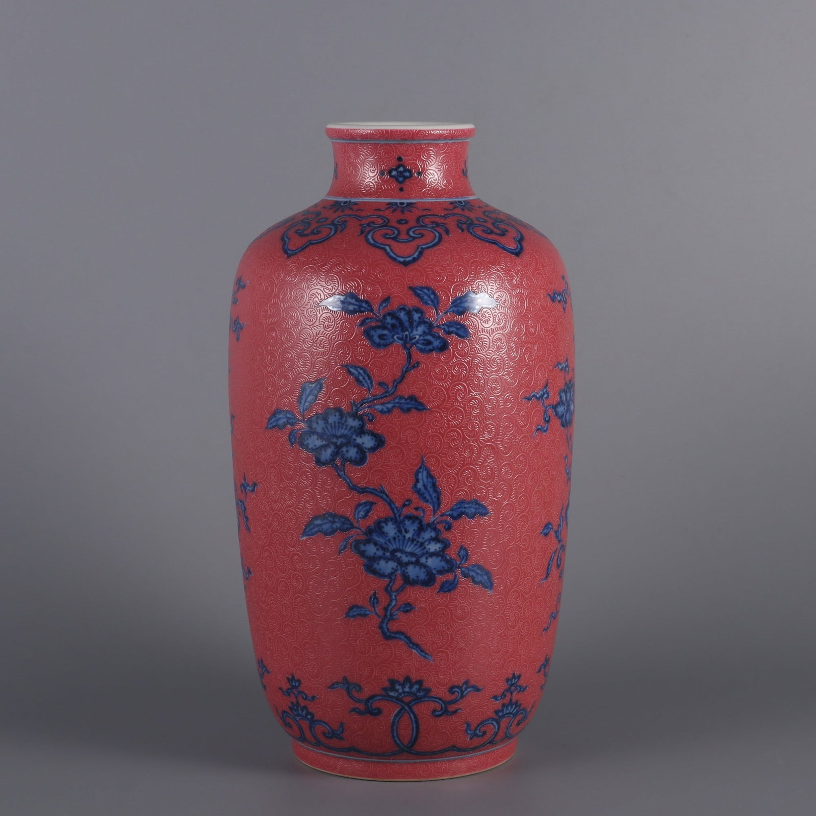 An Exquisite Blue and White Ruby Red-Glazed Flower Pattern Jar - 2