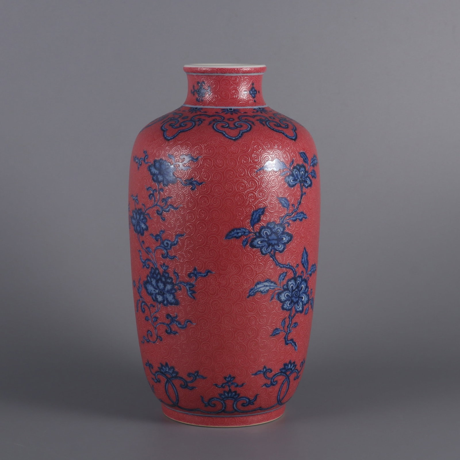 An Exquisite Blue and White Ruby Red-Glazed Flower Pattern Jar - 3