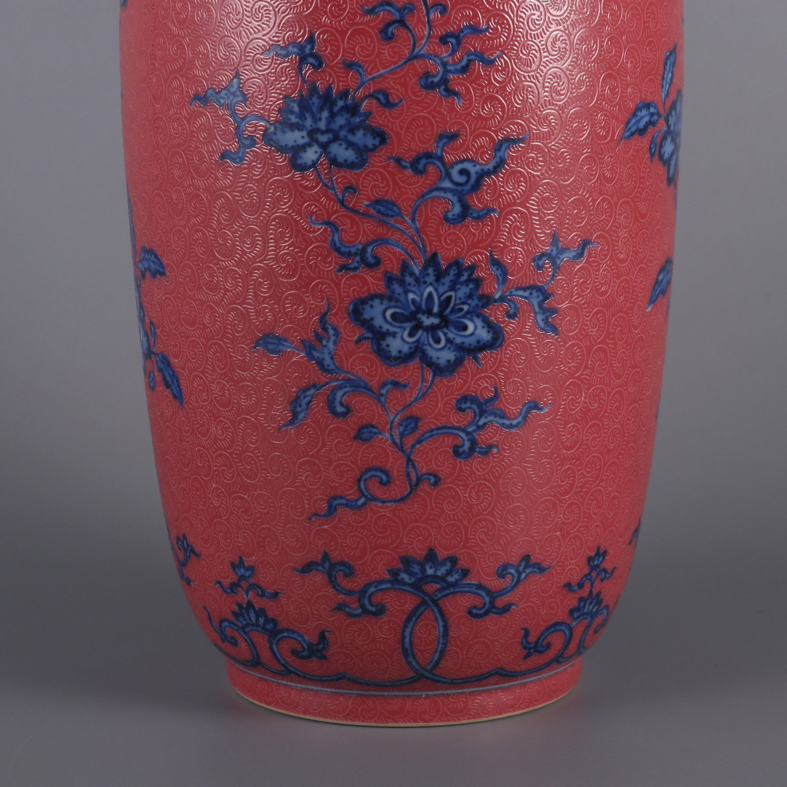 An Exquisite Blue and White Ruby Red-Glazed Flower Pattern Jar - 5