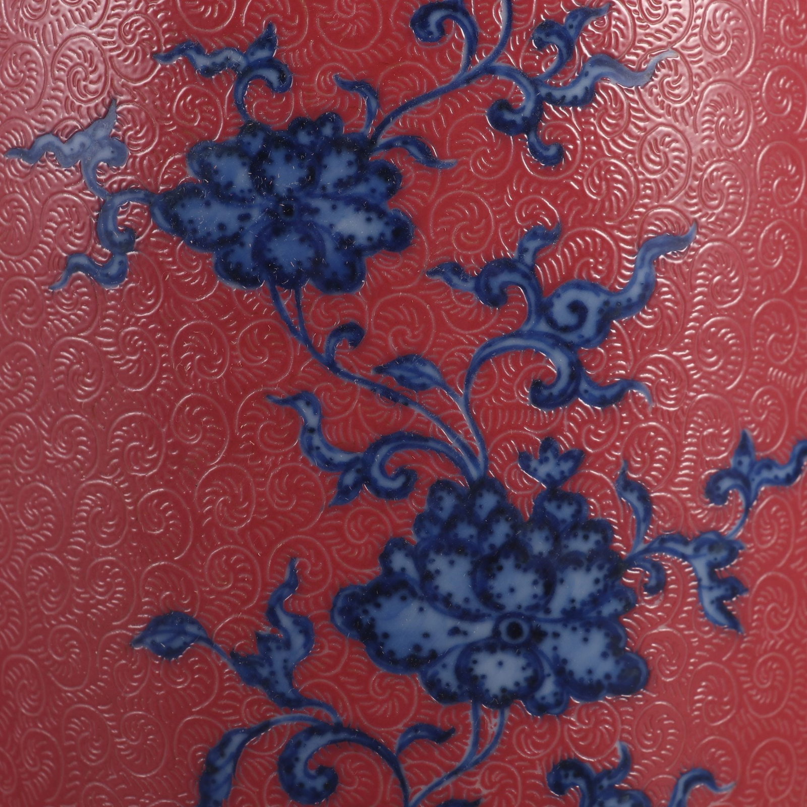 An Exquisite Blue and White Ruby Red-Glazed Flower Pattern Jar - 6