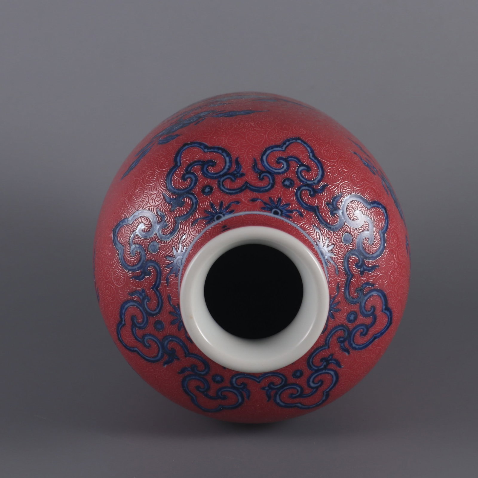 An Exquisite Blue and White Ruby Red-Glazed Flower Pattern Jar - 7