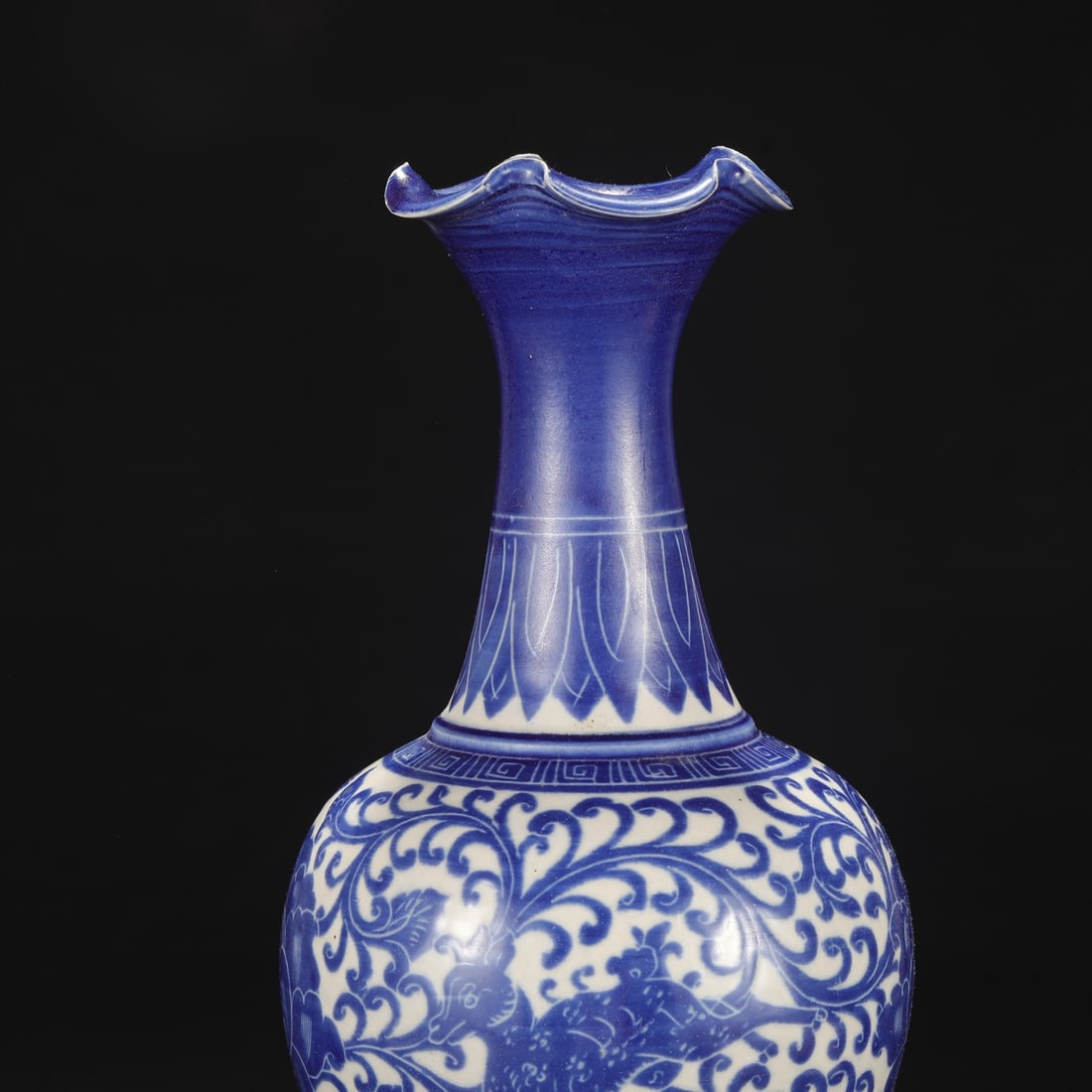 An Exquisite Ding yao Lotus Pattern Vase - 3
