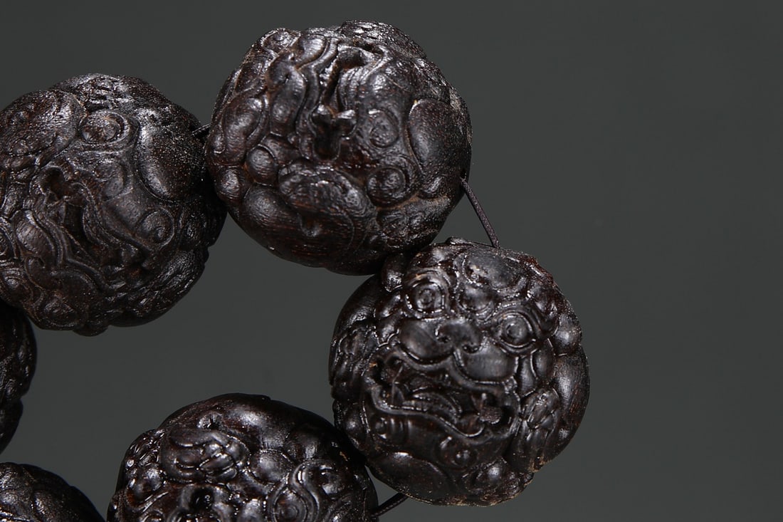 An Exquisite Eaglewood Auspicious Beast Pattern Bracelets - 7