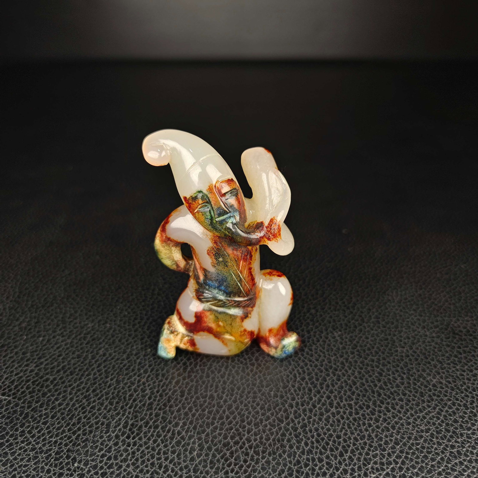 An Exquisite White Jade Figure Ornament: An Exquisite White Jade Figure Ornament Han Dynasty, China Size:2.8inx1.8in Weight:70g白玉乐俑 中国汉代 Size:7cmx4.5cm Weight:70g