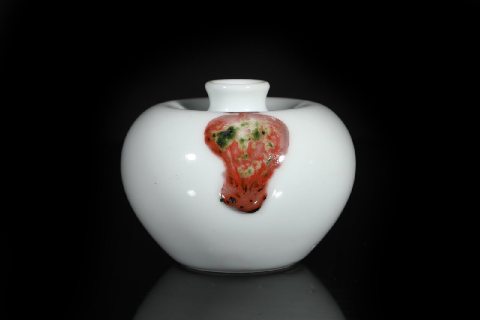 An Exquisite Underglaze-Red Vase - 3