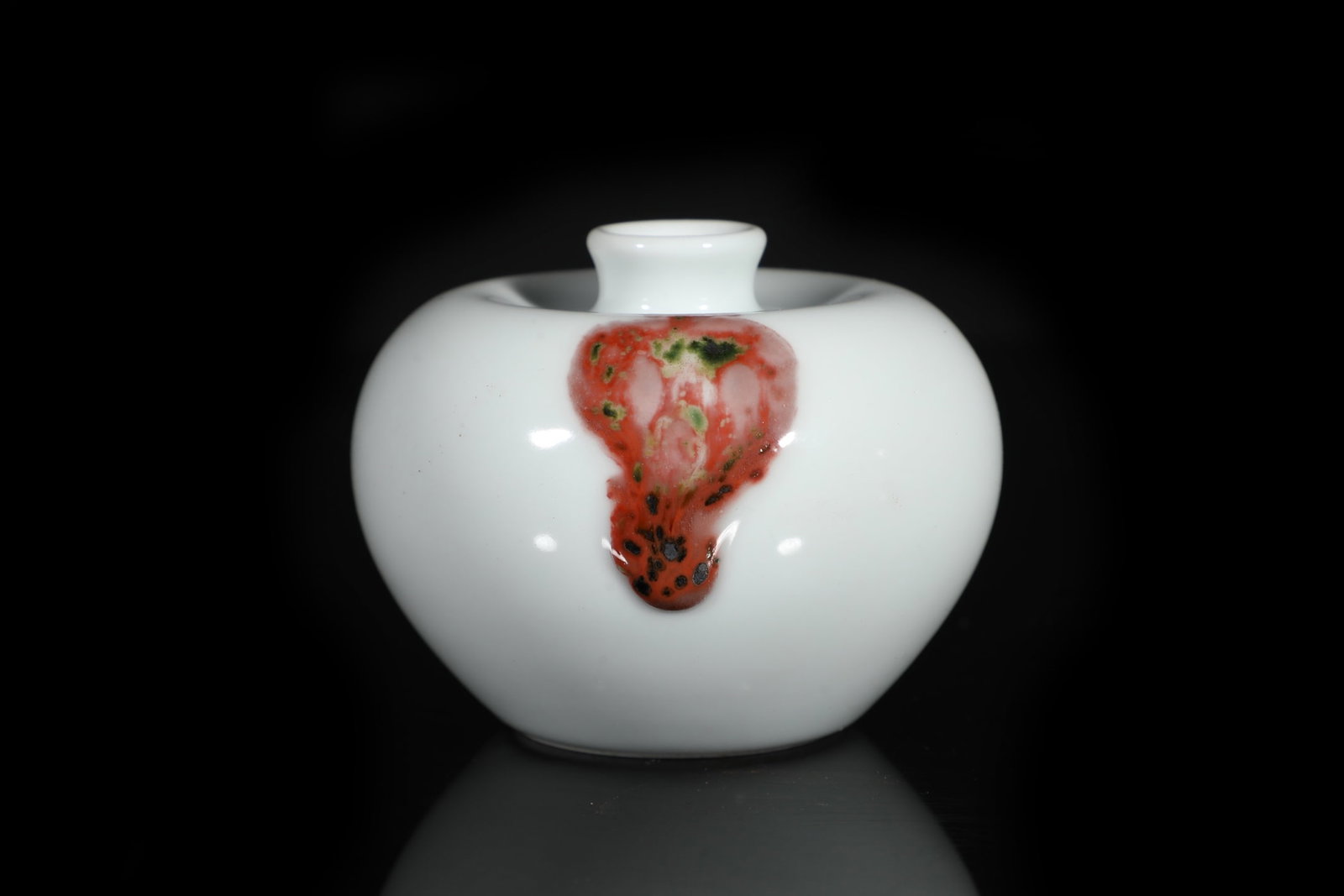 An Exquisite Underglaze-Red Vase - 5