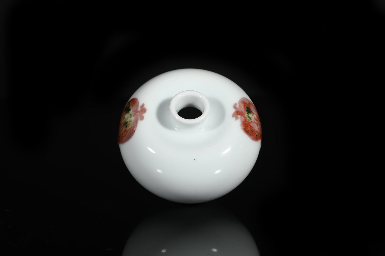 An Exquisite Underglaze-Red Vase - 7