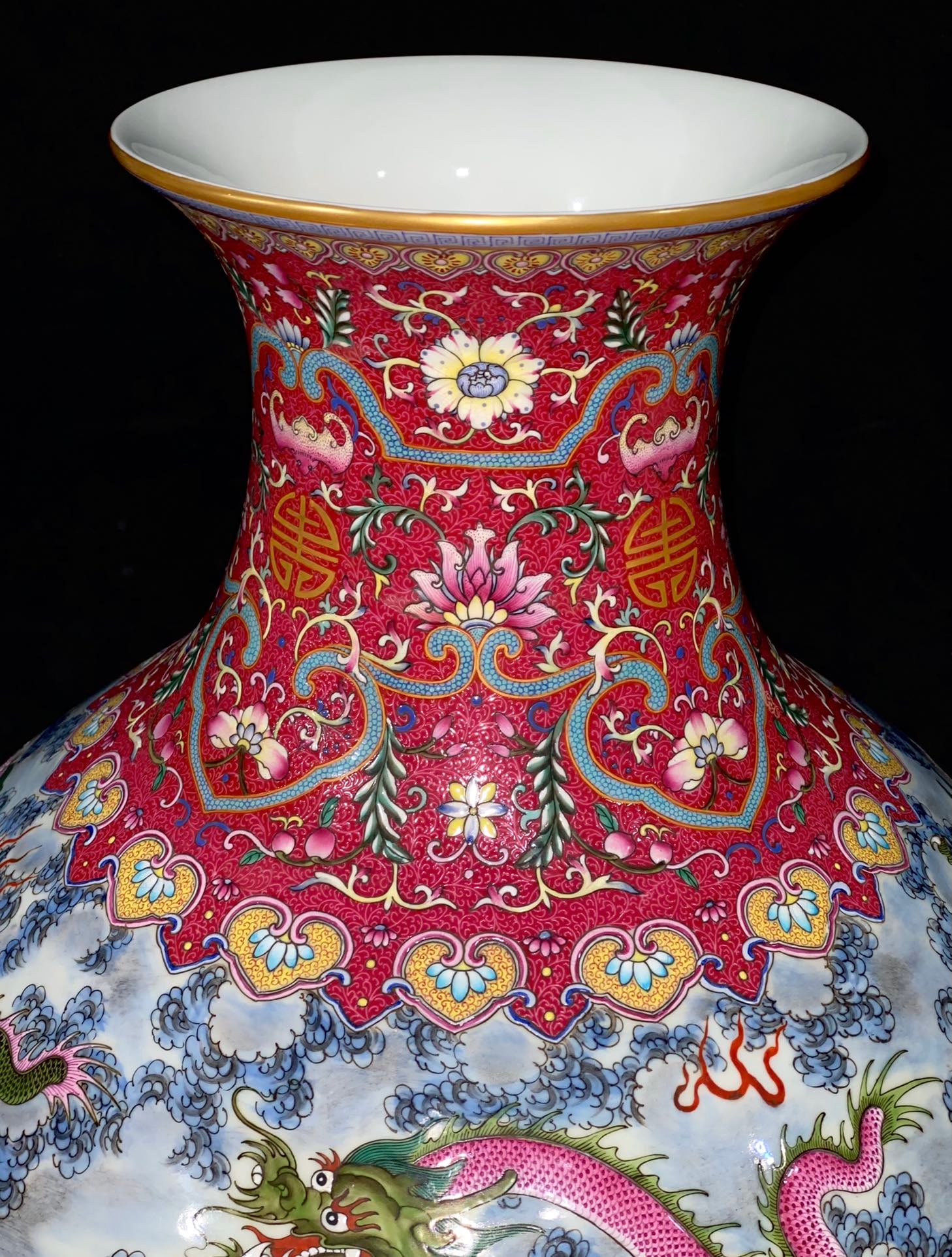 An Exquisite Ruby Red-Glazed Bats and Peach Pattern Lotus Pattern Dragon Pattern Vase - 7
