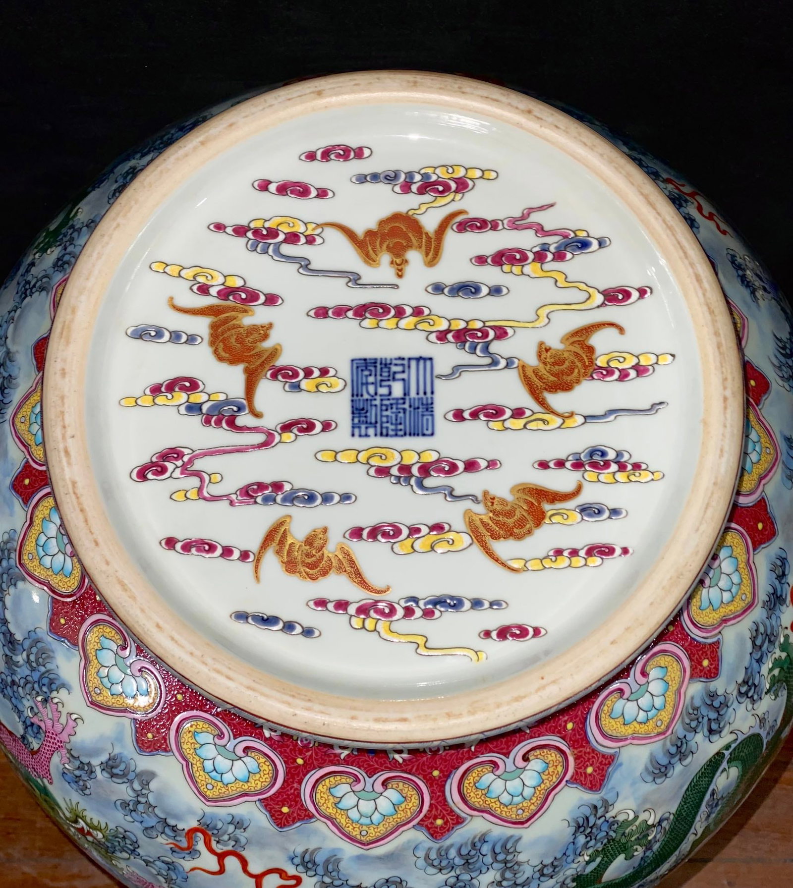 An Exquisite Ruby Red-Glazed Bats and Peach Pattern Lotus Pattern Dragon Pattern Vase - 8