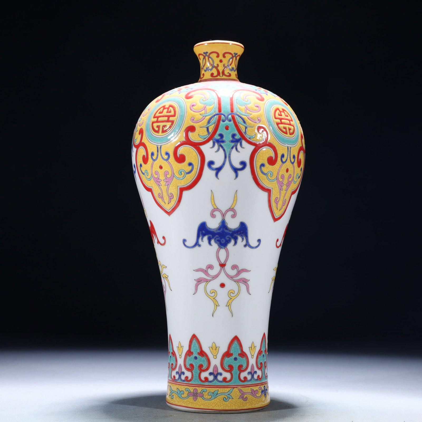 An Exquisite Famille-Rose Bats and Peach Pattern Vase: An Exquisite Famille-Rose Bats and Peach Pattern Vase,Qing Dynasty,China,Yongzheng Four-character Mark,Size:4.3inx9.8in,Weight:900g 粉彩福寿纹瓶,中国