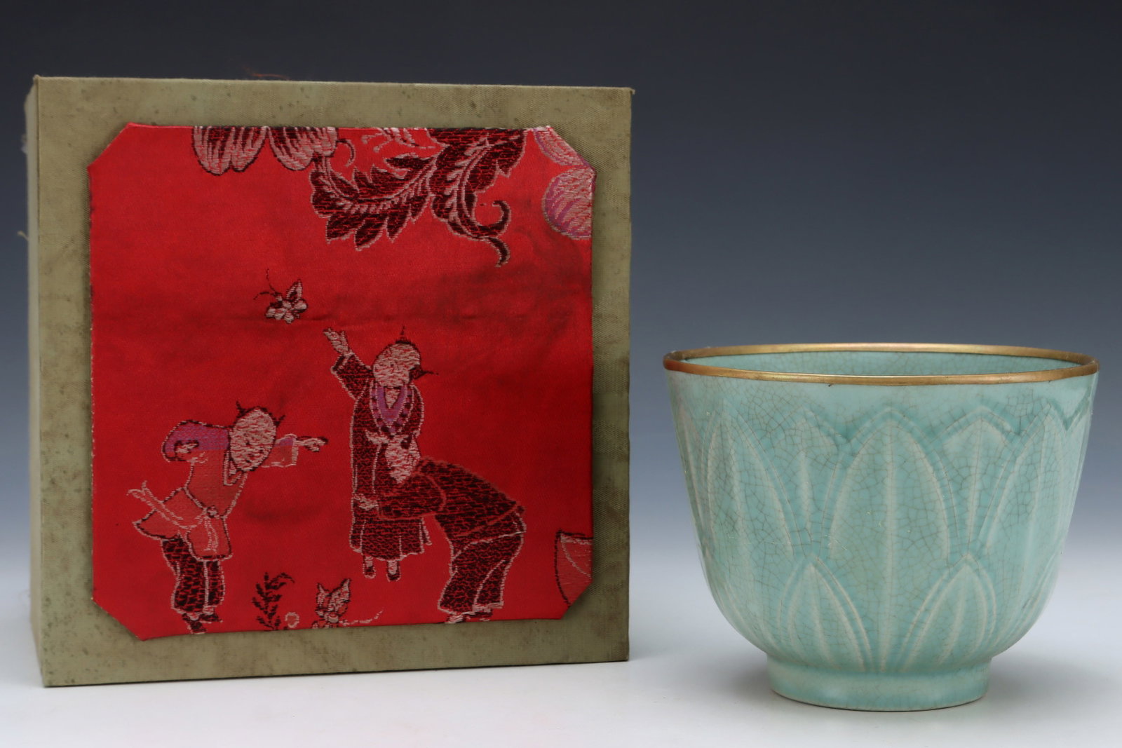 An Exquisite Ru yao Sky Blue Glazed Flower Pattern Bowl,with an Imperial Poem by Emperor Qianlong: An Exquisite Ru yao Sky Blue Glazed Flower Pattern Bowl,with an Imperial Poem by Emperor Qianlong,Song Dynasty,China,Size:4.7inx6.2in 汝窑天蓝釉花卉纹&#