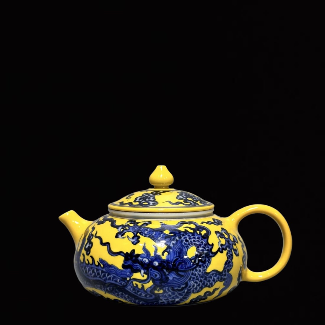 An Exquisite Yellow Ground Blue and White Auspicious Cloud and Dragon Pattern Teapot: An Exquisite Yellow Ground Blue and White Auspicious Cloud and Dragon Pattern Teapot,Qing Dynasty,China,Yongzheng Six-character Mark,Size:2.4inx4.6in 黄地青花祥云&#