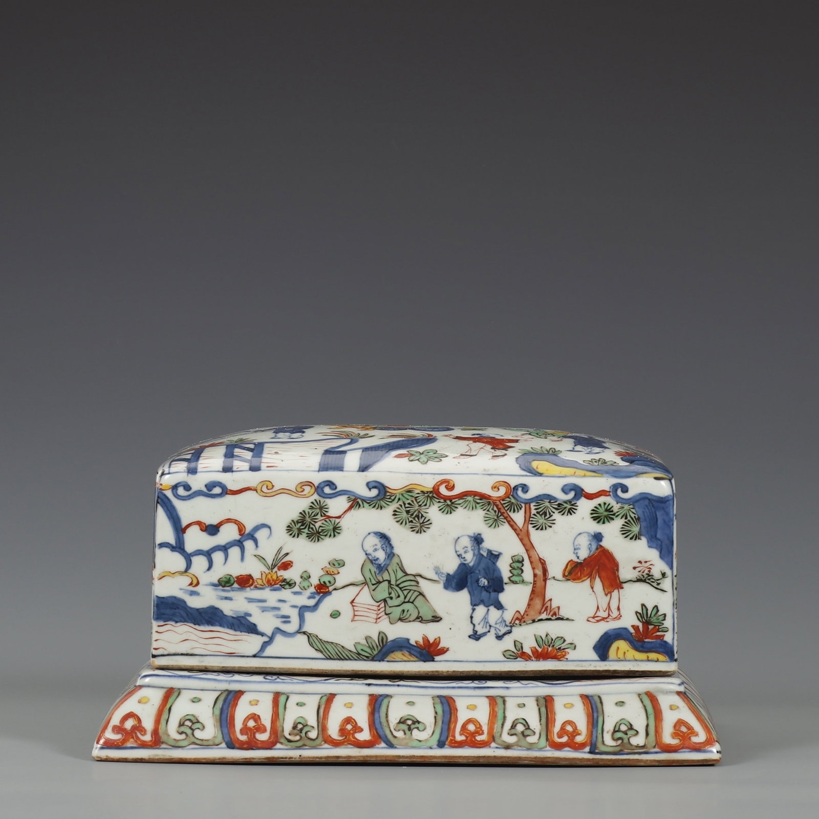 An Exquisite Wucai Character and Story Pattern Box with Cover: An Exquisite Wucai Character and Story Pattern Box with Cover,Ming Dynasty,China,Wanli Six-character Mark,Size:5.7inx10.7in 五彩人物故事纹盖盒,