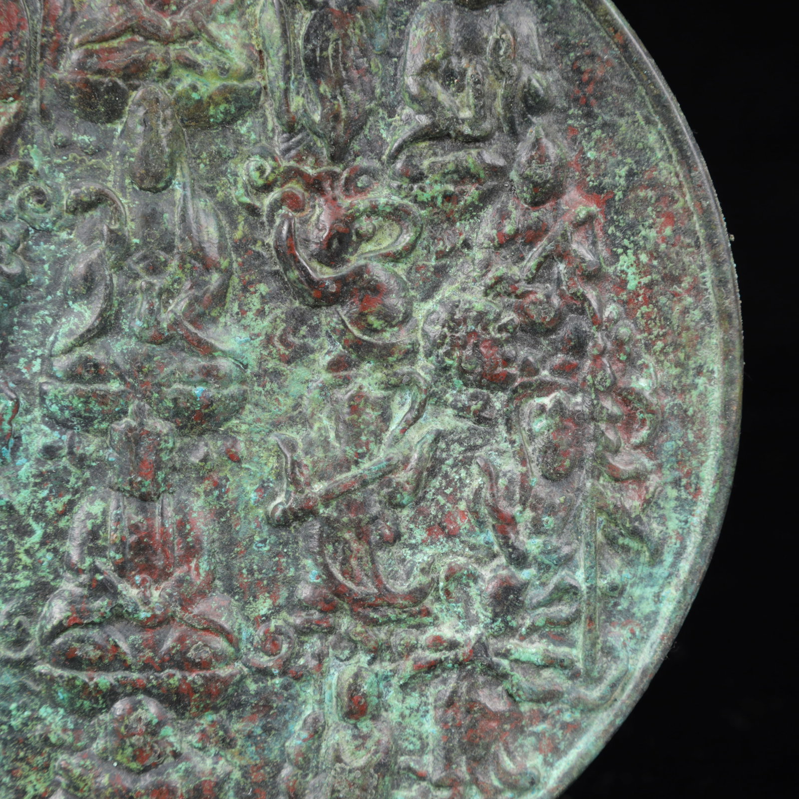 An Archaic Bronze Figure Pattern Round Mirror - 4