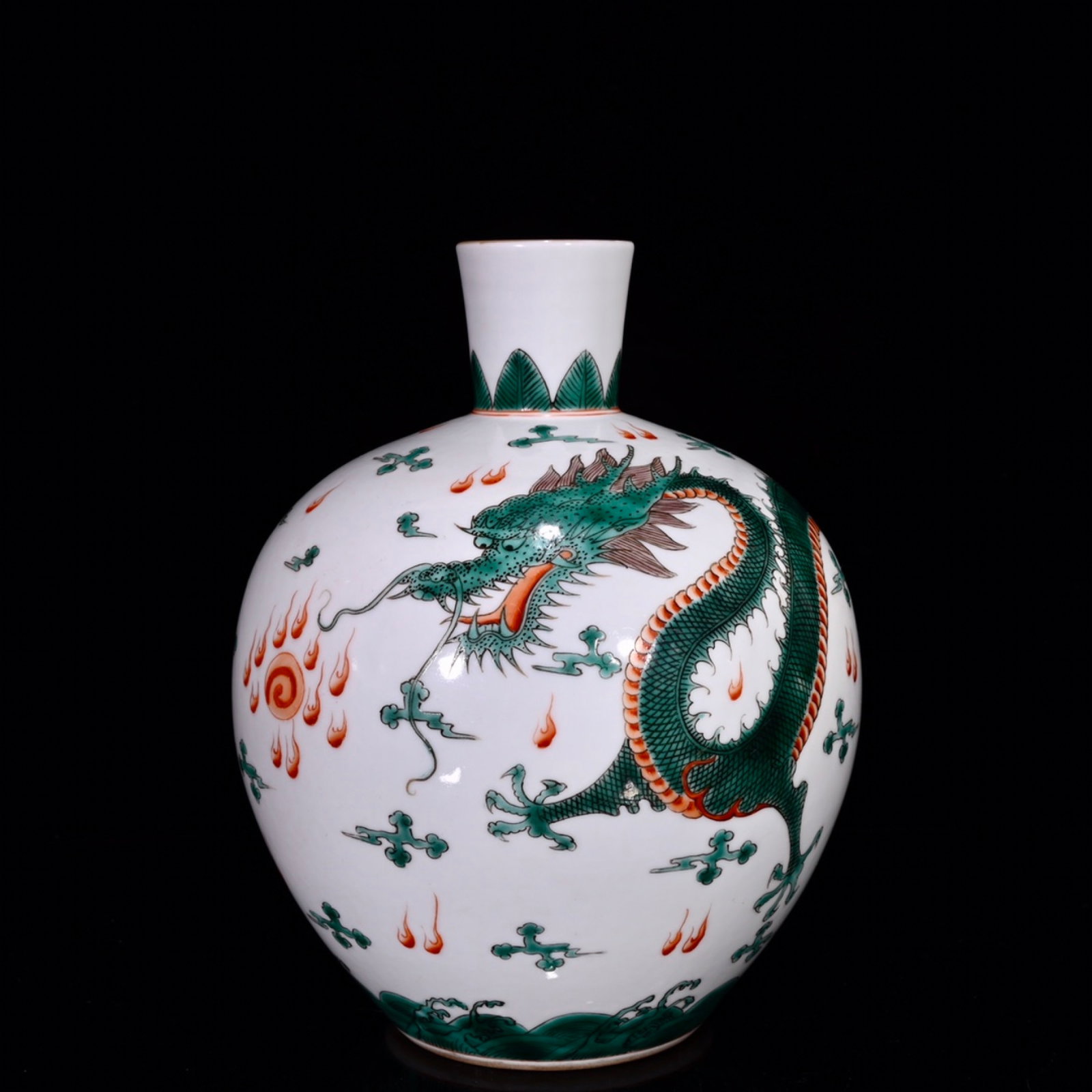 An Exquisite Famille-Rose Auspicious Cloud and Dragon Pattern Vase: An Exquisite Famille-Rose Auspicious Cloud and Dragon Pattern Vase,Qing Dynasty,China,Kangxi Six-character Mark,Size:7.9inx6.3in
