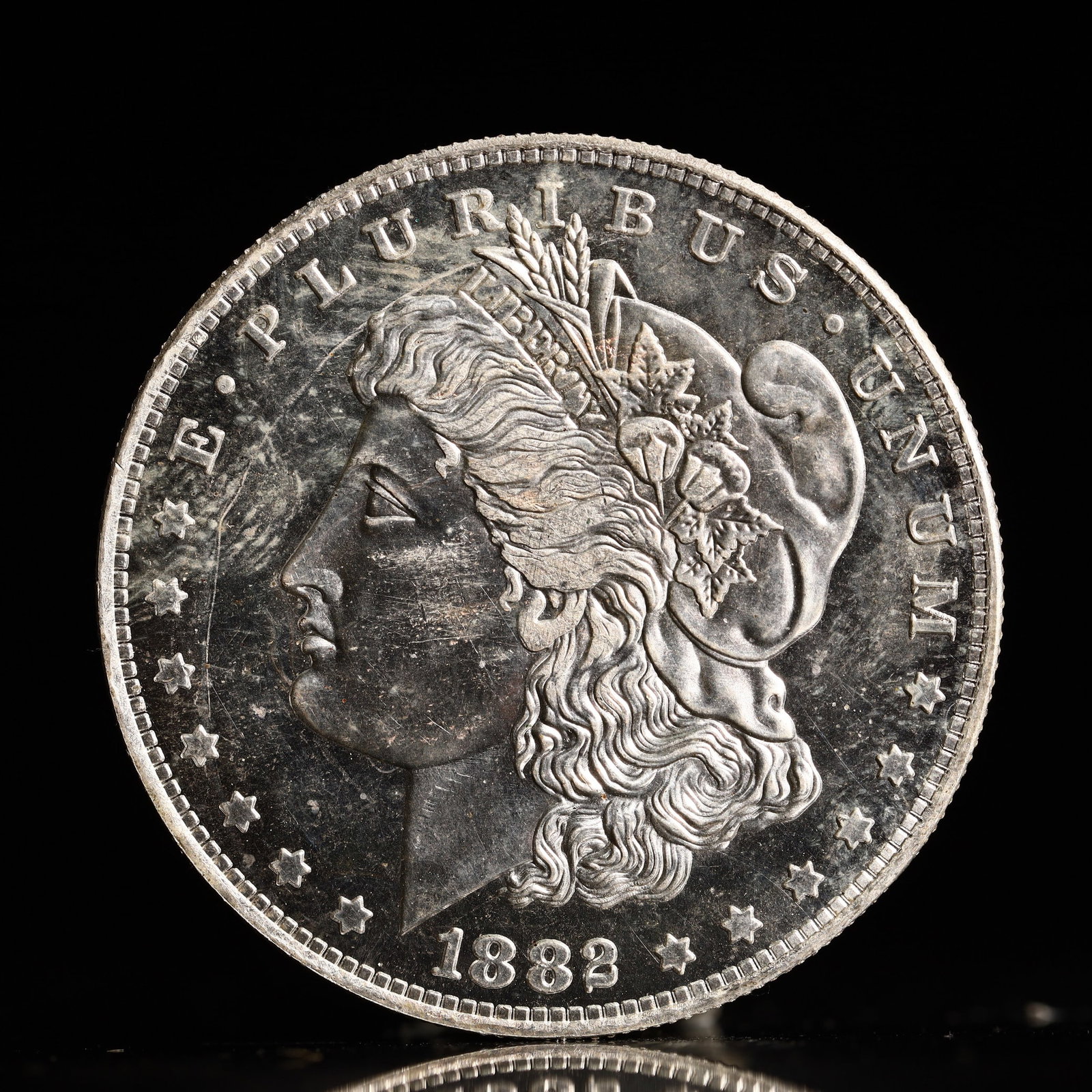 USA Morgan Dollar 1882 Coin: Obv: profile bust with date below and E PLURIBUS UNUM legend and stars around. Rev: eagle with In God we trust above within wreath with UNITED STATES OF AMERICA ONE DOLLAR legend. IN GOD WE TRUST / LI