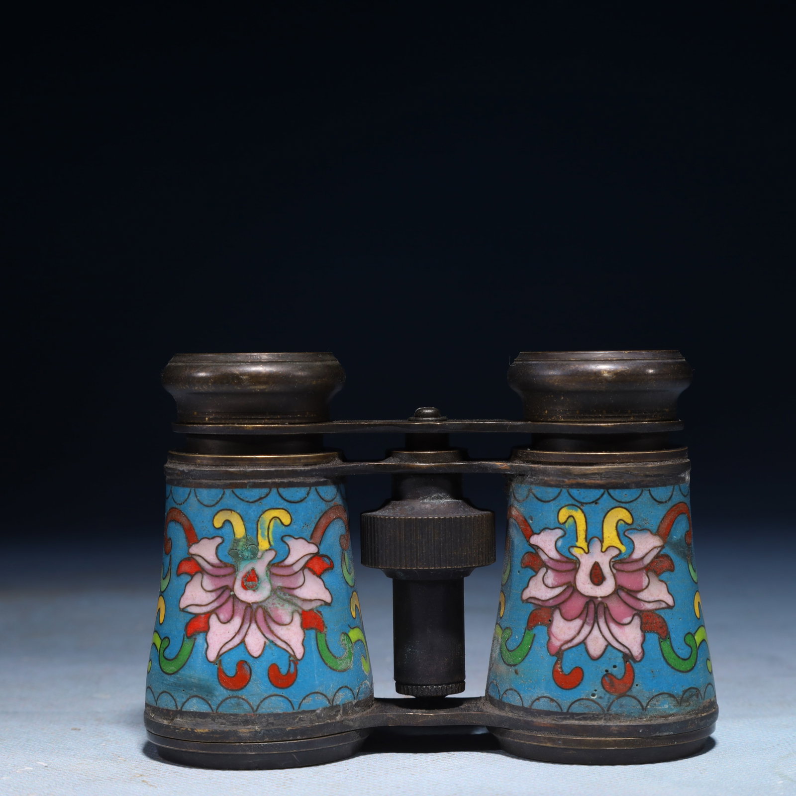 An Exquisite Cloisonne Flower Pattern Binoculars Ornament: An Exquisite Cloisonne Flower Pattern Binoculars Ornament,Qing Dynasty,China,Size:3.9inx2.8inx1.6in,Weight:500g