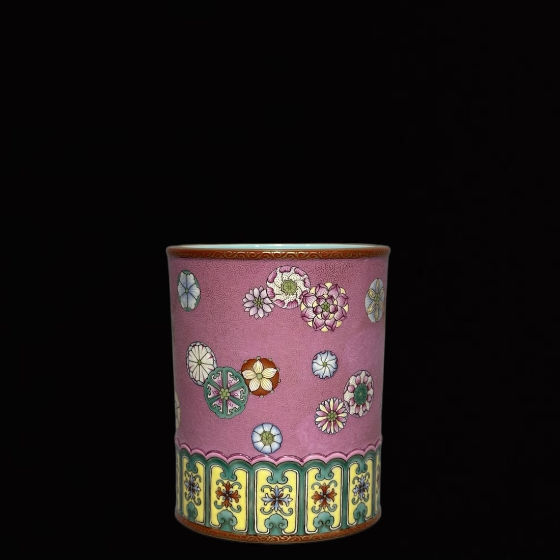 An Exquisite Famille-Rose Flower Pattern Brush Pot: An Exquisite Famille-Rose Flower Pattern Brush Pot,Qing Dynasty,China,Qianlong Six-character Mark,Size:4.1inx3.4in