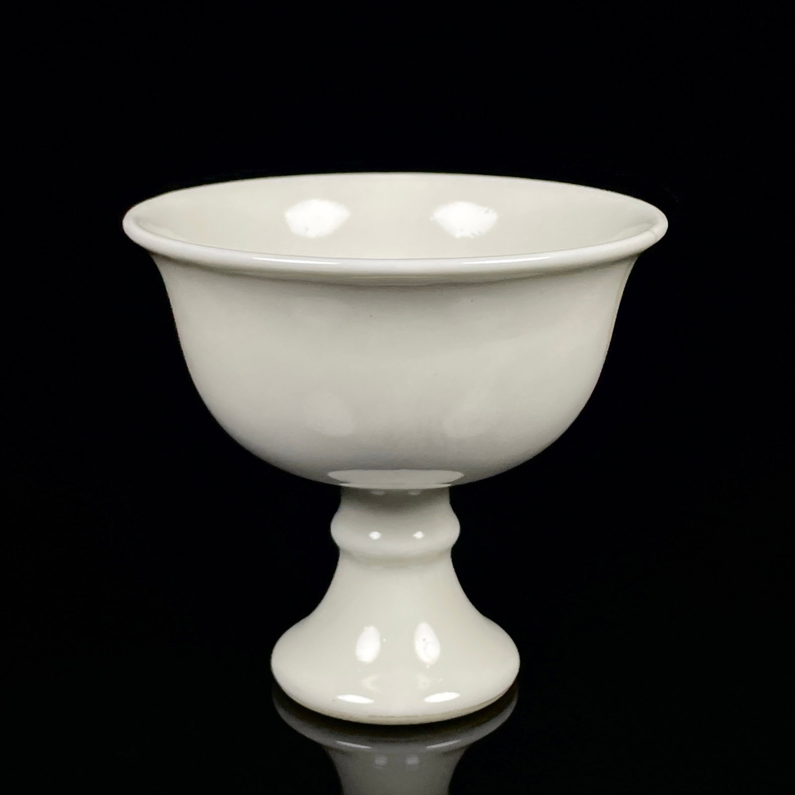 An Exquisite White Glazed Stem Cup - 3