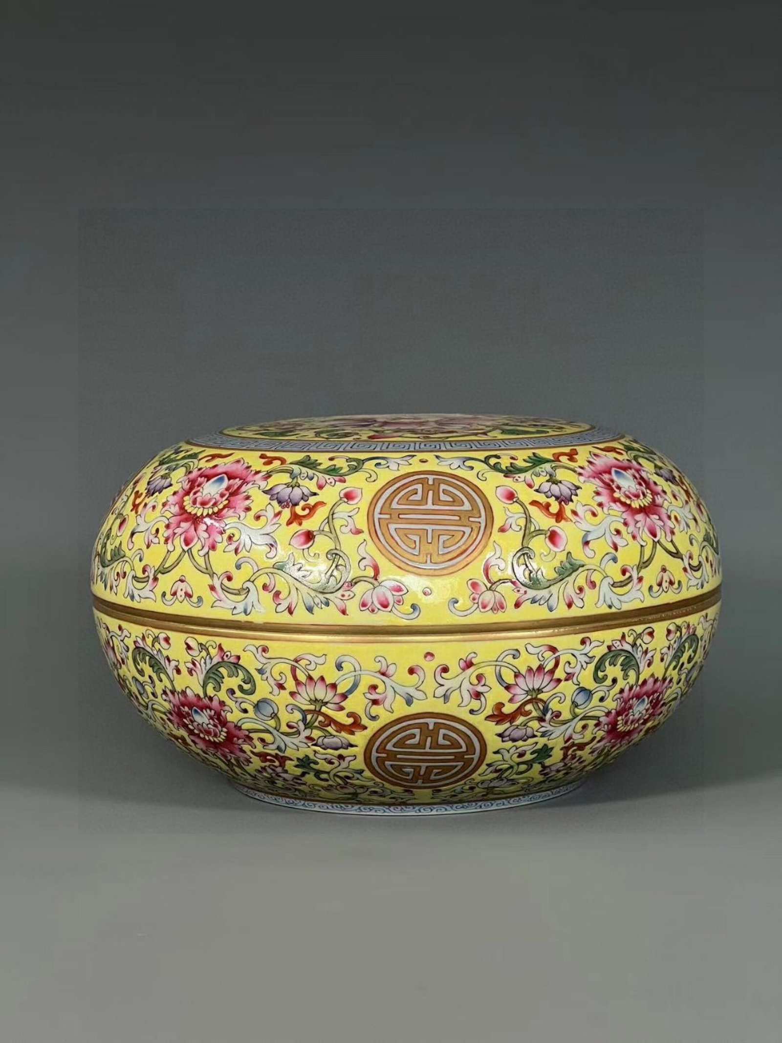 An Exquisite Yellow Ground Famille-Rose Lotus Pattern Box: An Exquisite Yellow Ground Famille-Rose Lotus Pattern Box,Qing Dynasty,China,Yongzheng Six-character Mark,Size:4.6inx7.8in
