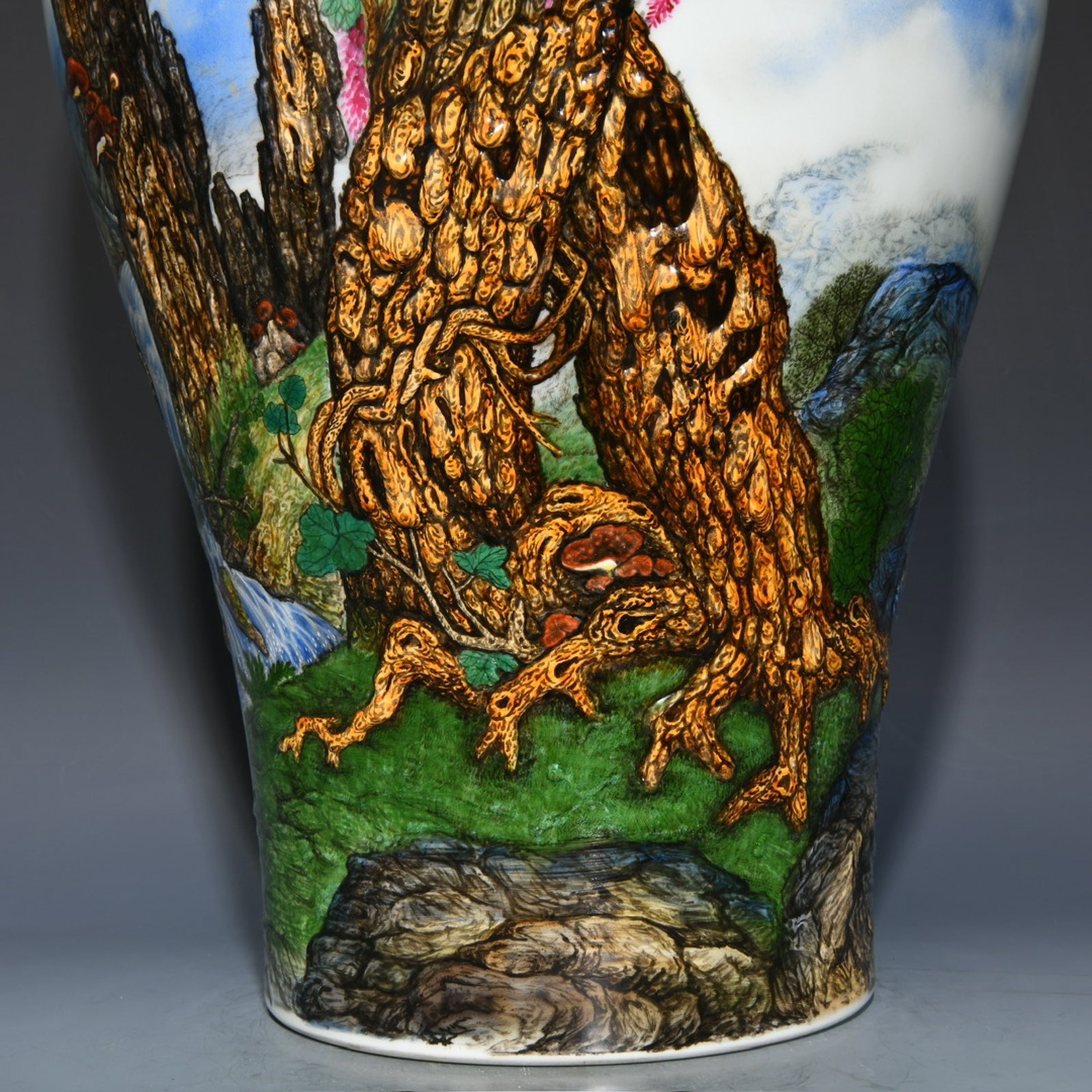 A Huge Enamel Pine and Eagle Pattern Vase,with poem - 7