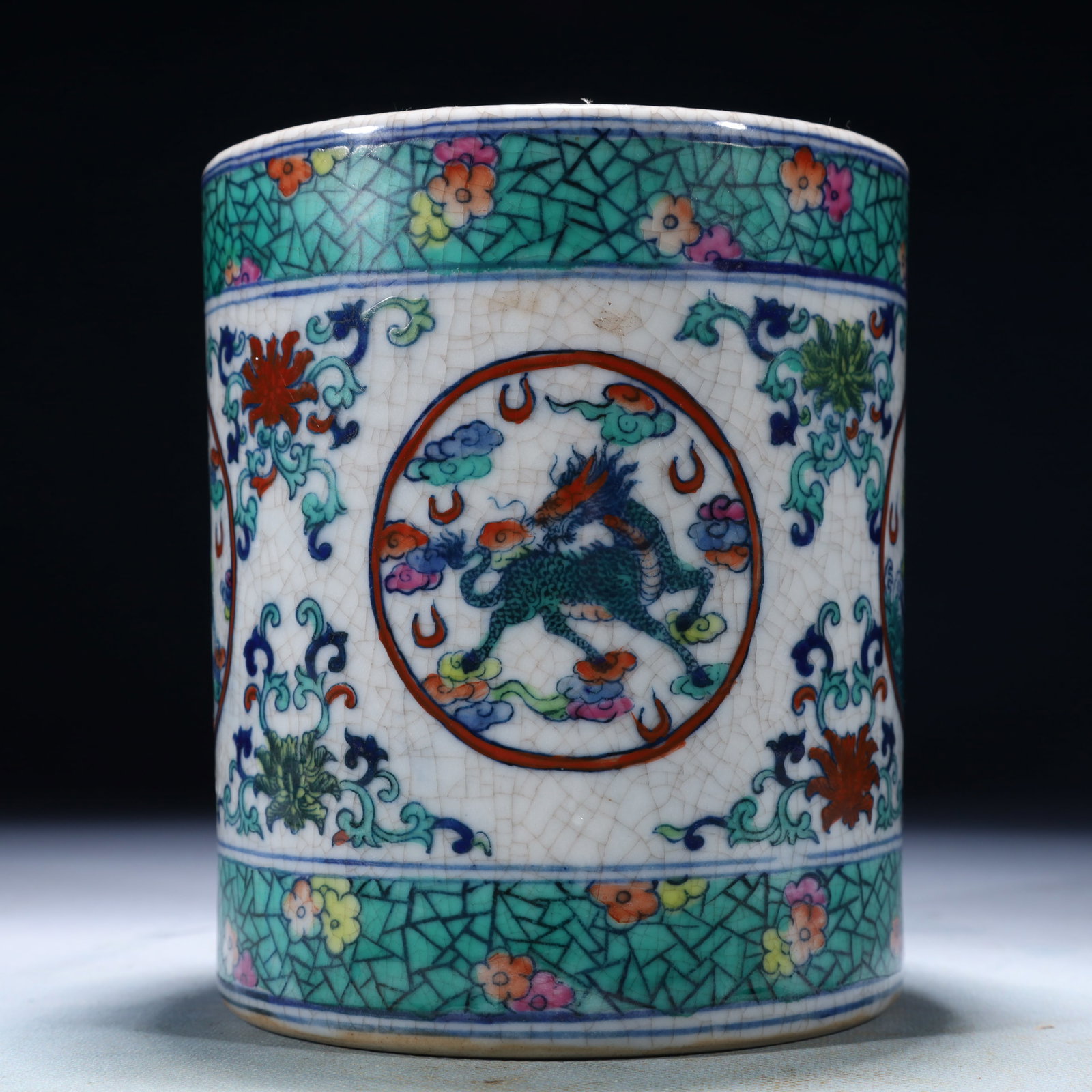 An Exquisite Doucai Lotus Pattern Brush Pot - 4