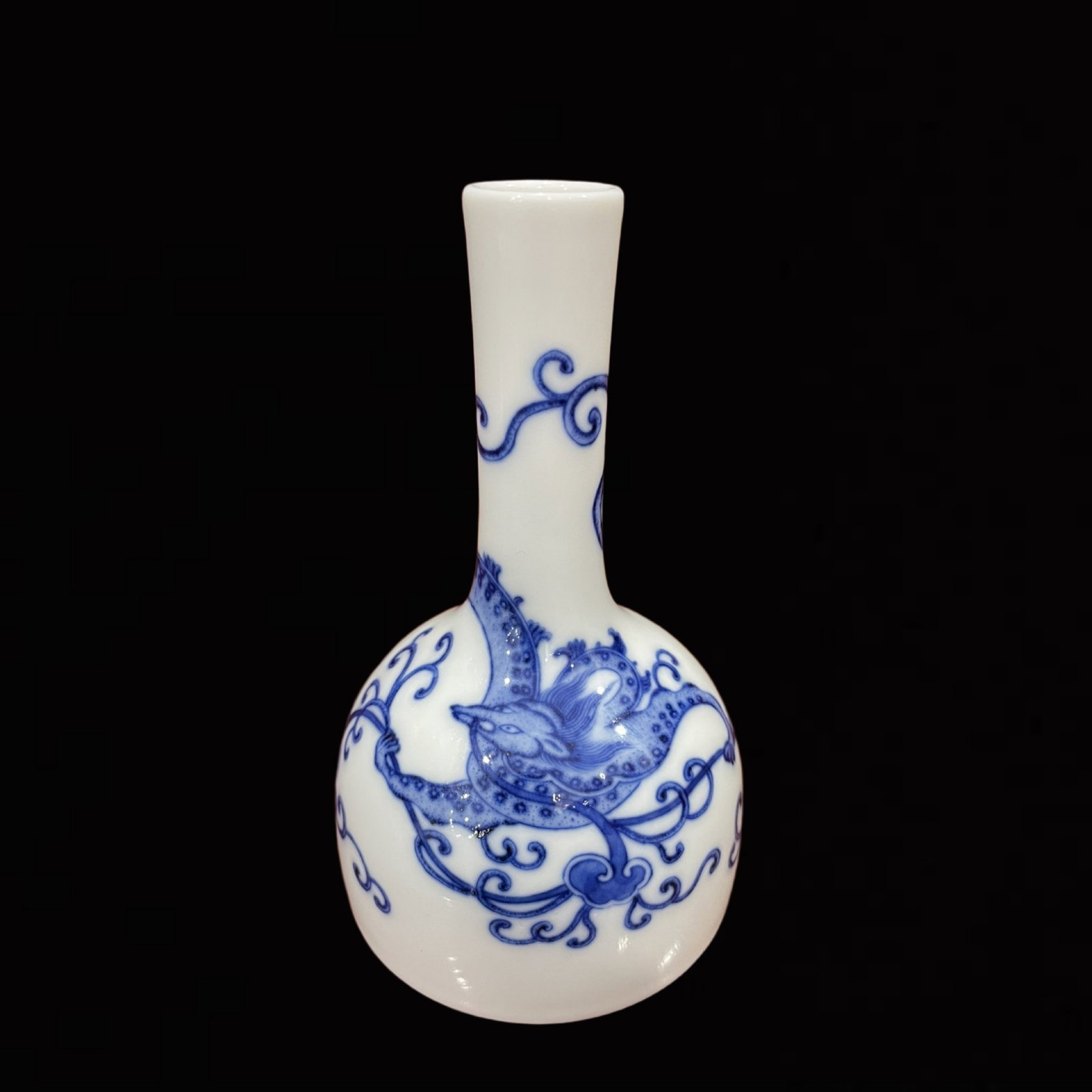 An Exquisite Blue and White Flower and Phoenix Pattern Vase: An Exquisite Blue and White Flower and Phoenix Pattern Vase,Qing Dynasty,China,Yongzheng Six-character Mark,Size:4.5inx2.8in