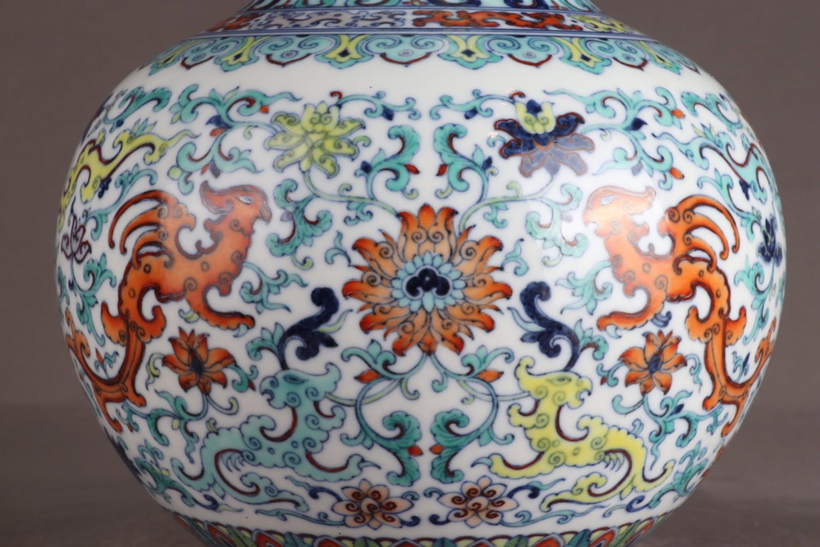 A Rare Doucai Lotus Pattern Vase - 3