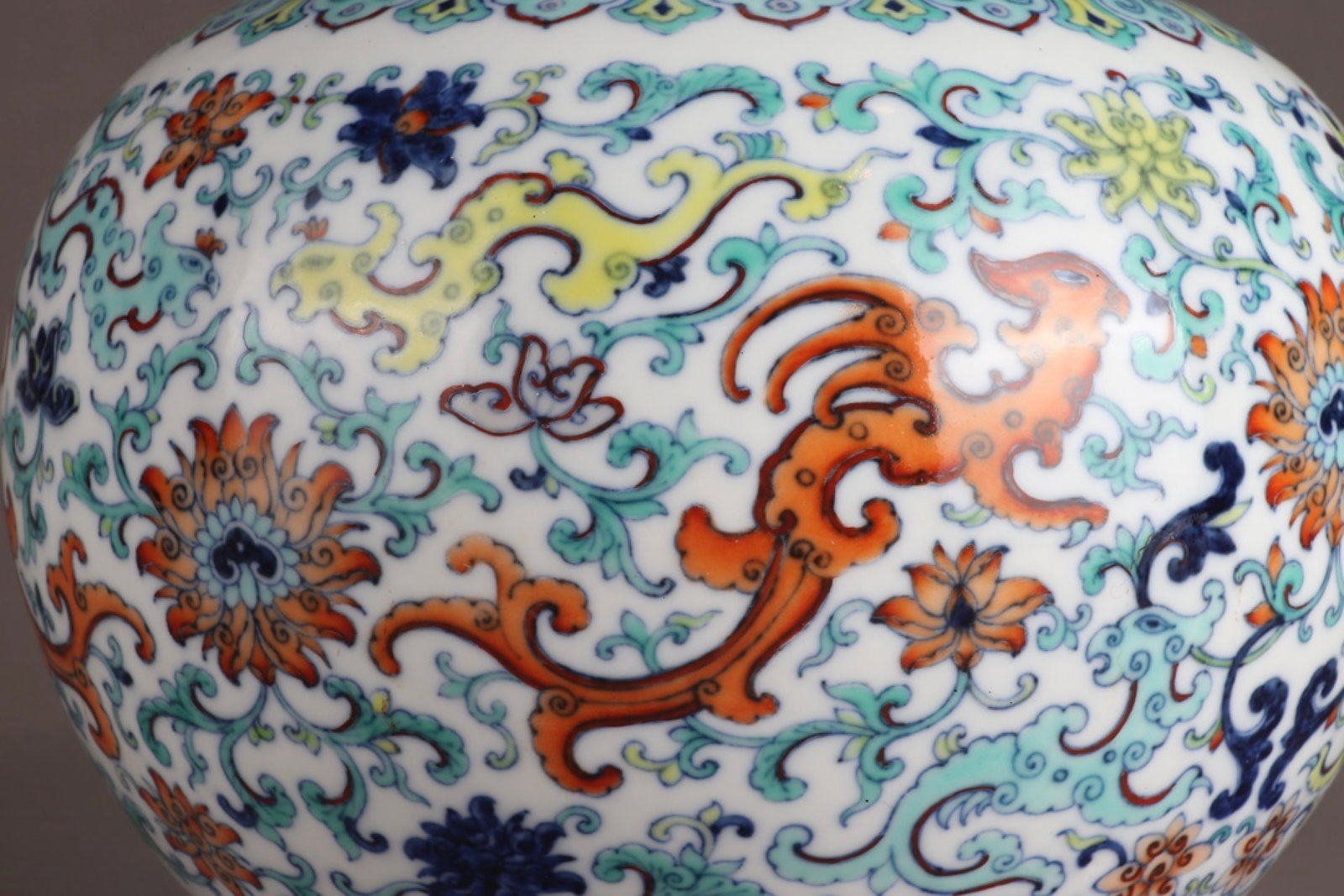 A Rare Doucai Lotus Pattern Vase - 4