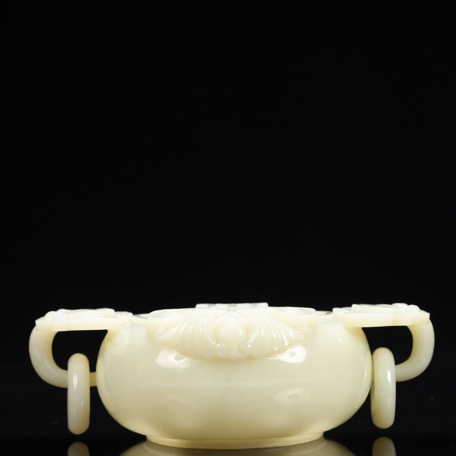 An Exquisite White Jade Bats and Peach Pattern Double-Ears Censer: An Exquisite White Jade Bats and Peach Pattern Double-Ears Censer,Qing Dynasty, China,Size:7.5inx5.5inx2.4in,Weight:650g
