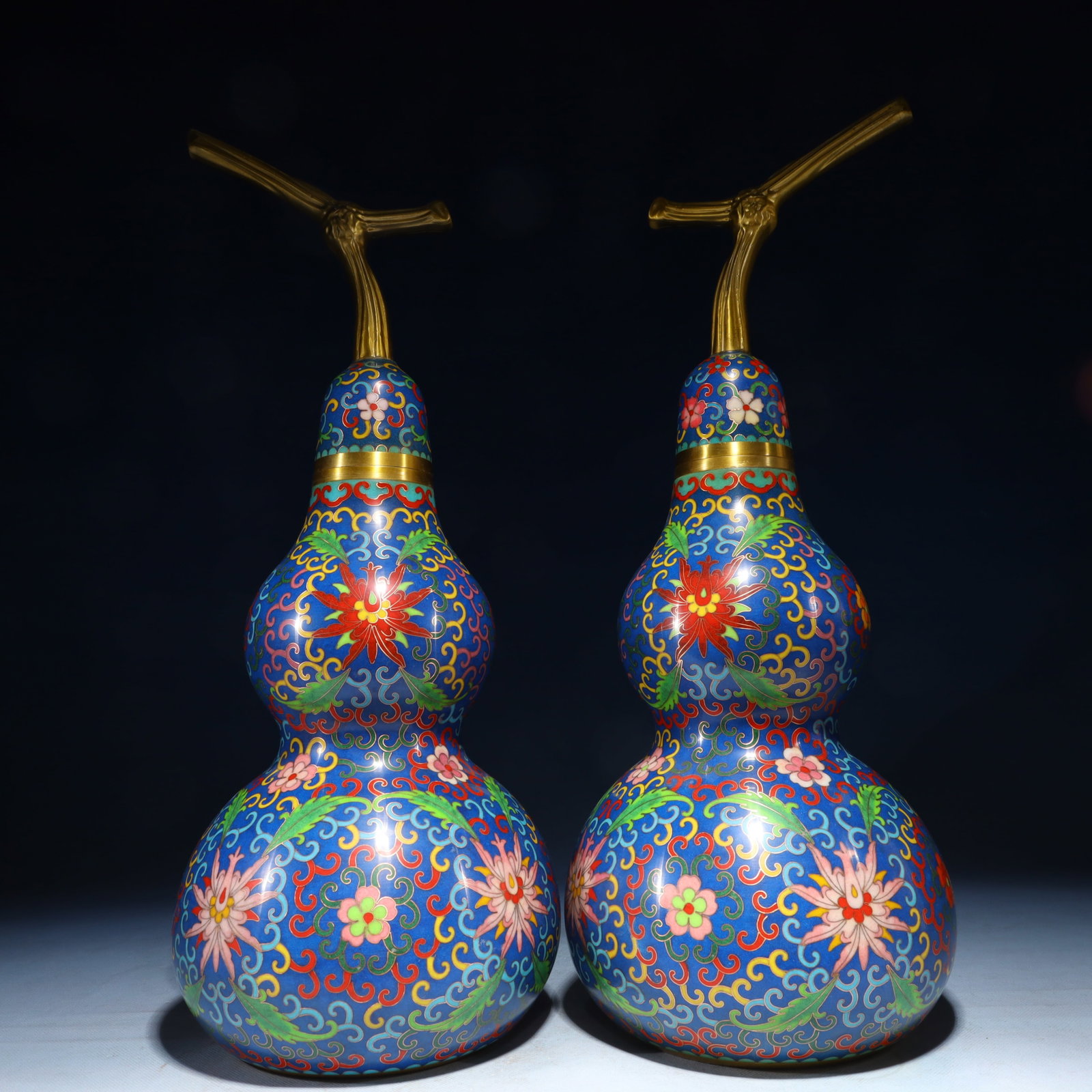 A Pair of Exquisite Cloisonne Lotus Pattern Gourd-Shaped Vases: A Pair of Exquisite Cloisonne Lotus Pattern Gourd-Shaped Vases,Qing Dynasty,China,Size:7.1inx19.7in,Weight:11550g