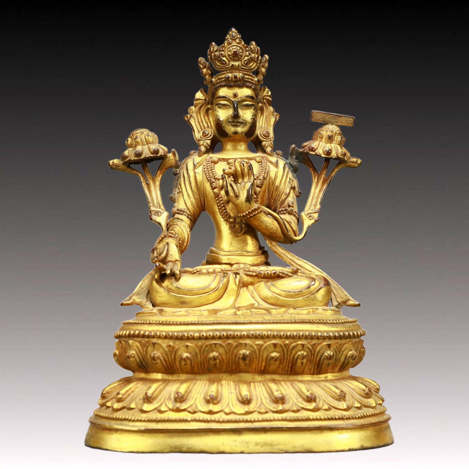 A Solemn Gilt Bronze Statue of Avalokitesvara: A Solemn Gilt Bronze Statue of Avalokitesvara,Ming Dynasty, China,Yongle Mark,Size:5.9inx4.3inx8.1in,Weight:1650g
