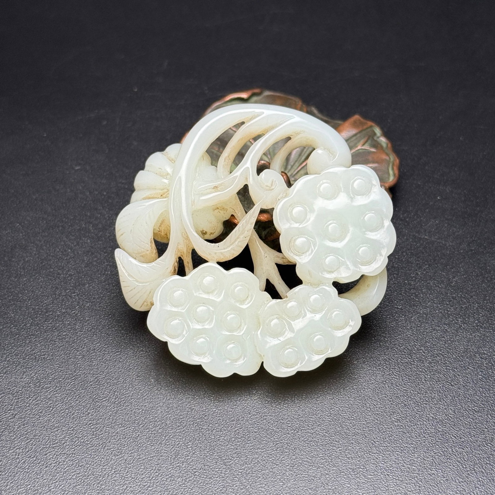 An Exquisite White Jade Flower Pattern Pendant (1 of 7)