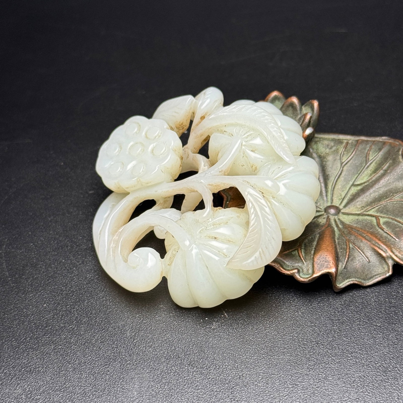 An Exquisite White Jade Flower Pattern Pendant - 4