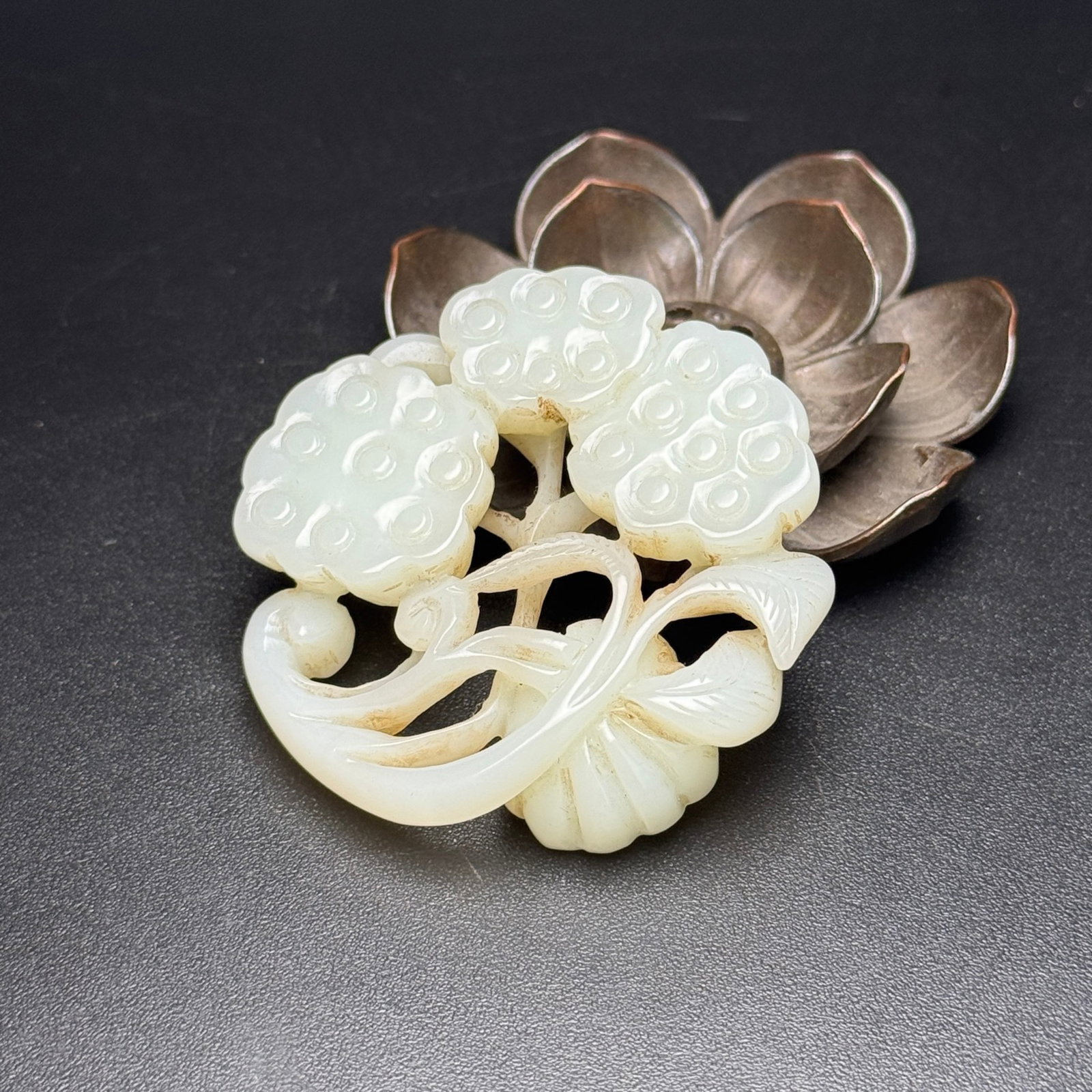 An Exquisite White Jade Flower Pattern Pendant - 7