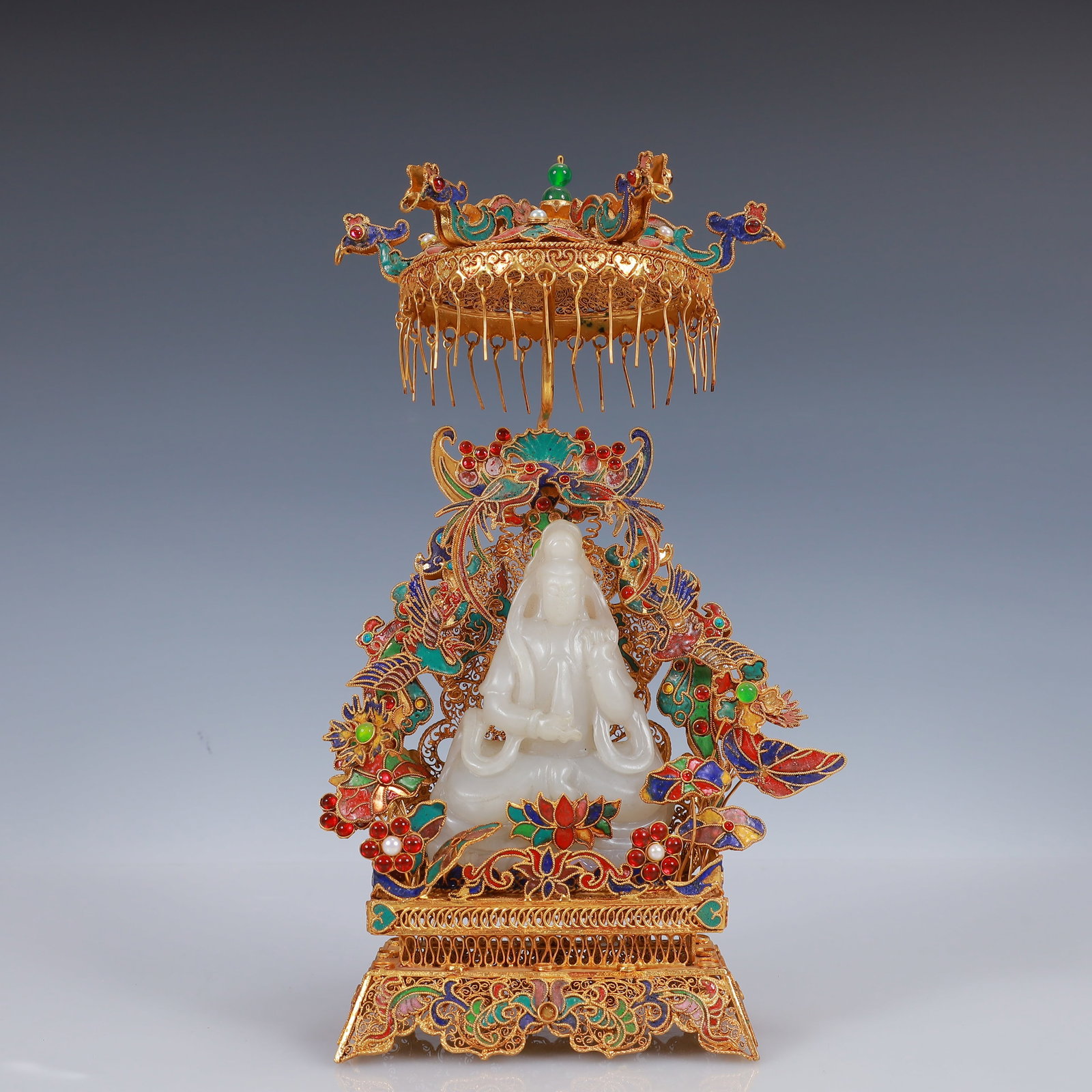 An Exquisite Filigree and Gilding Inlaid White Jade Statue of Avalokitesvara,Inlaid Gems: An Exquisite Filigree and Gilding Inlaid White Jade Statue of Avalokitesvara,Inlaid Gems,Qing Dynasty, China,Qianlong Four-Character Mark,Size:6.7inx5.5inx11.8in,Weight:900g