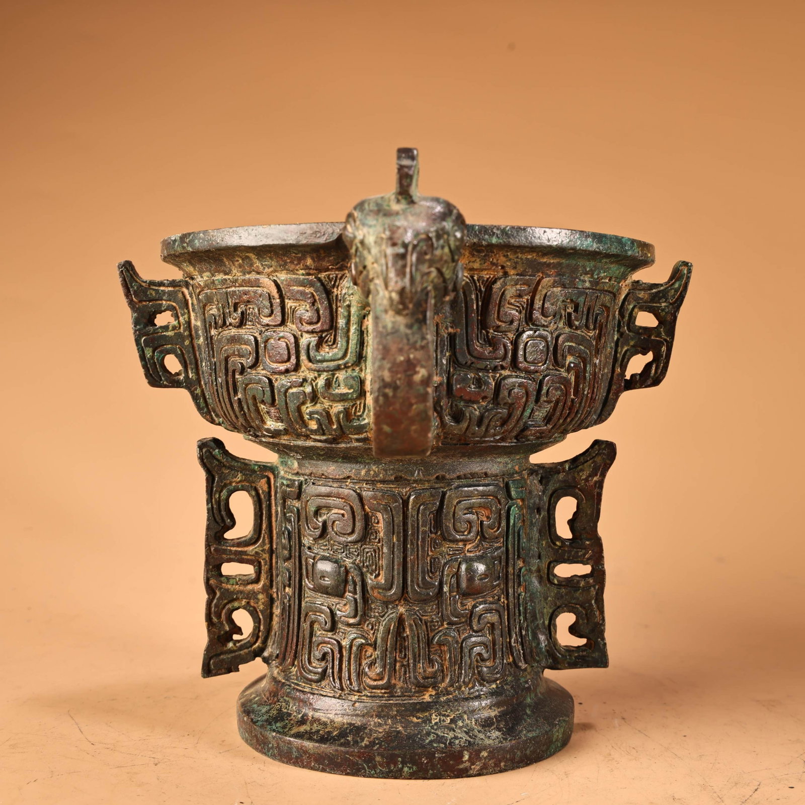 An Archaic Bronze Beast-Face Pattern Libation Cup - 4