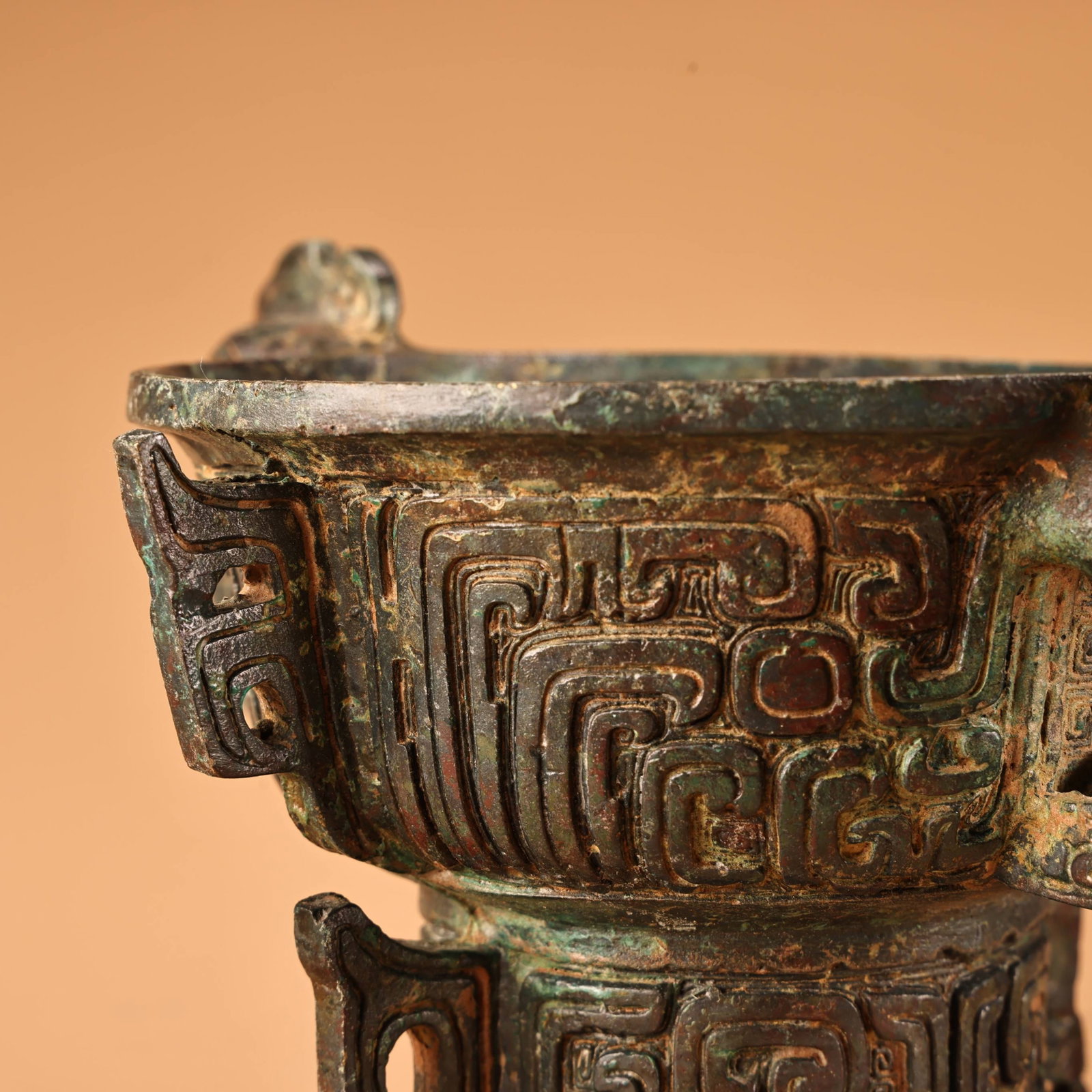 An Archaic Bronze Beast-Face Pattern Libation Cup - 6