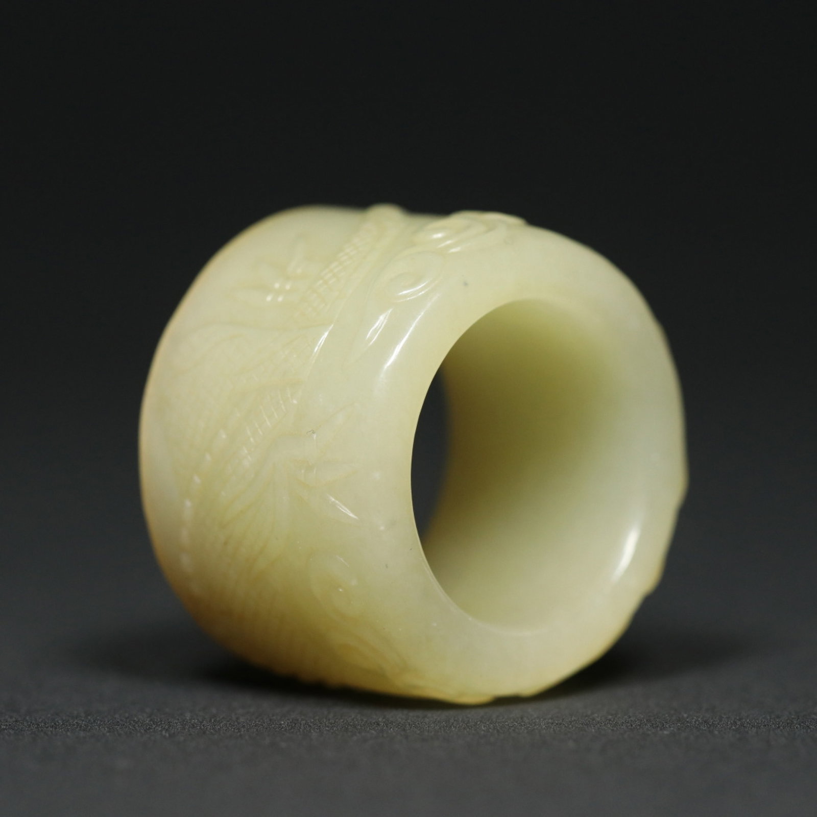 An Exquisite White Jade Dragon Pattern Thumb Ring - 5
