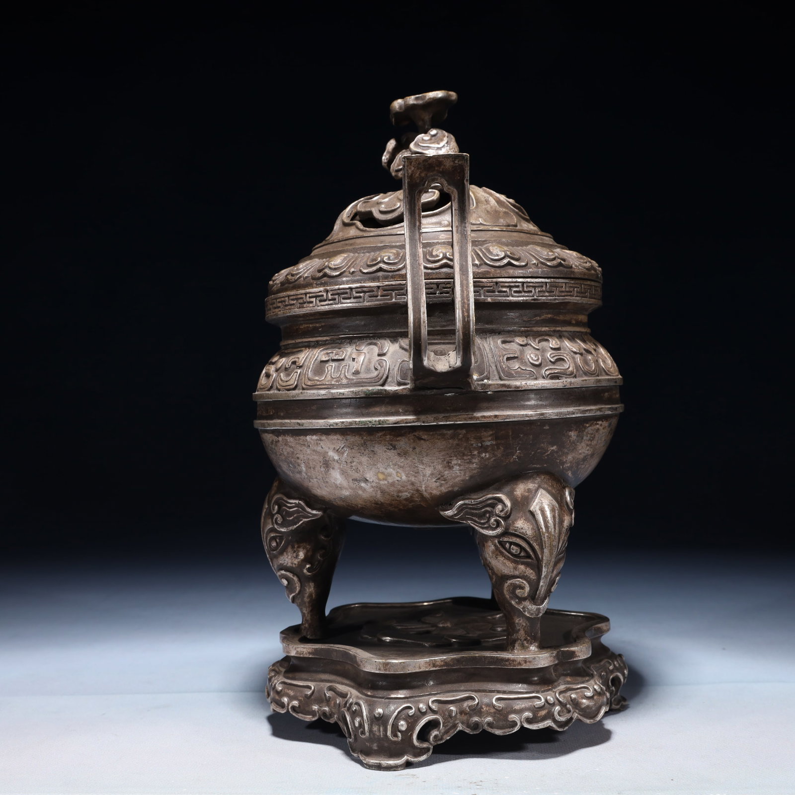 A Solemn Gilt Bronze Statue of Sakyamuni: A Solemn Gilt Bronze Statue of Sakyamuni,Ming Dynasty,China,Yongle Six-character Mark,Size:6.3inx4.3inx7.9in,Weight:2000g 铜鎏金释迦摩尼像,中Þ